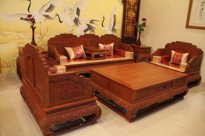 荷花寶座沙發(fā)產(chǎn)品圖片相冊(cè) —— 榮登紅木藝術(shù)殿堂，品味歲月的沉靜與瑰麗 —— 由樂意紅木家具批發(fā)中心呈現(xiàn)